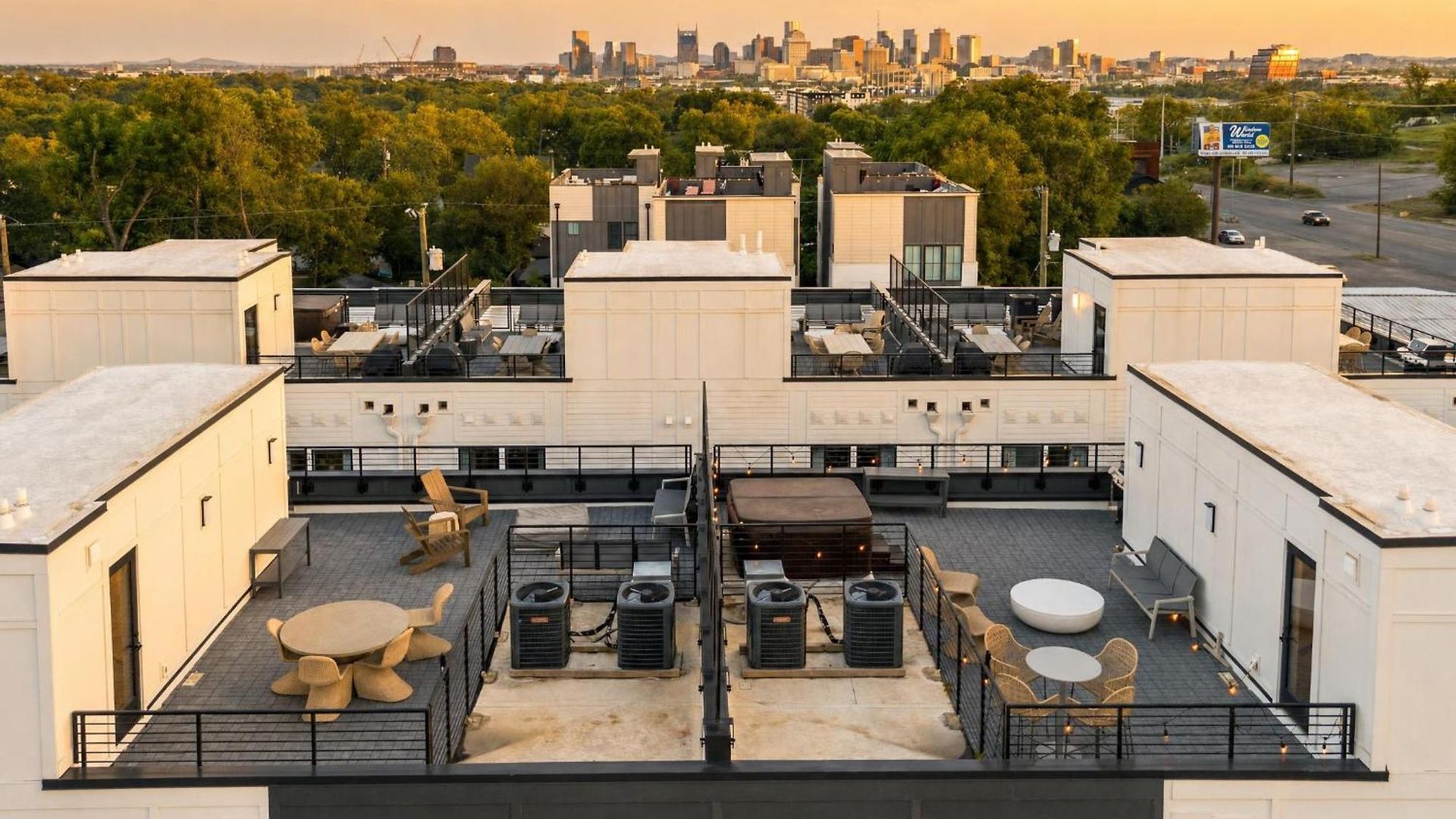 Escape With Skyline Deck And Hot Tub Holiday home Nashville