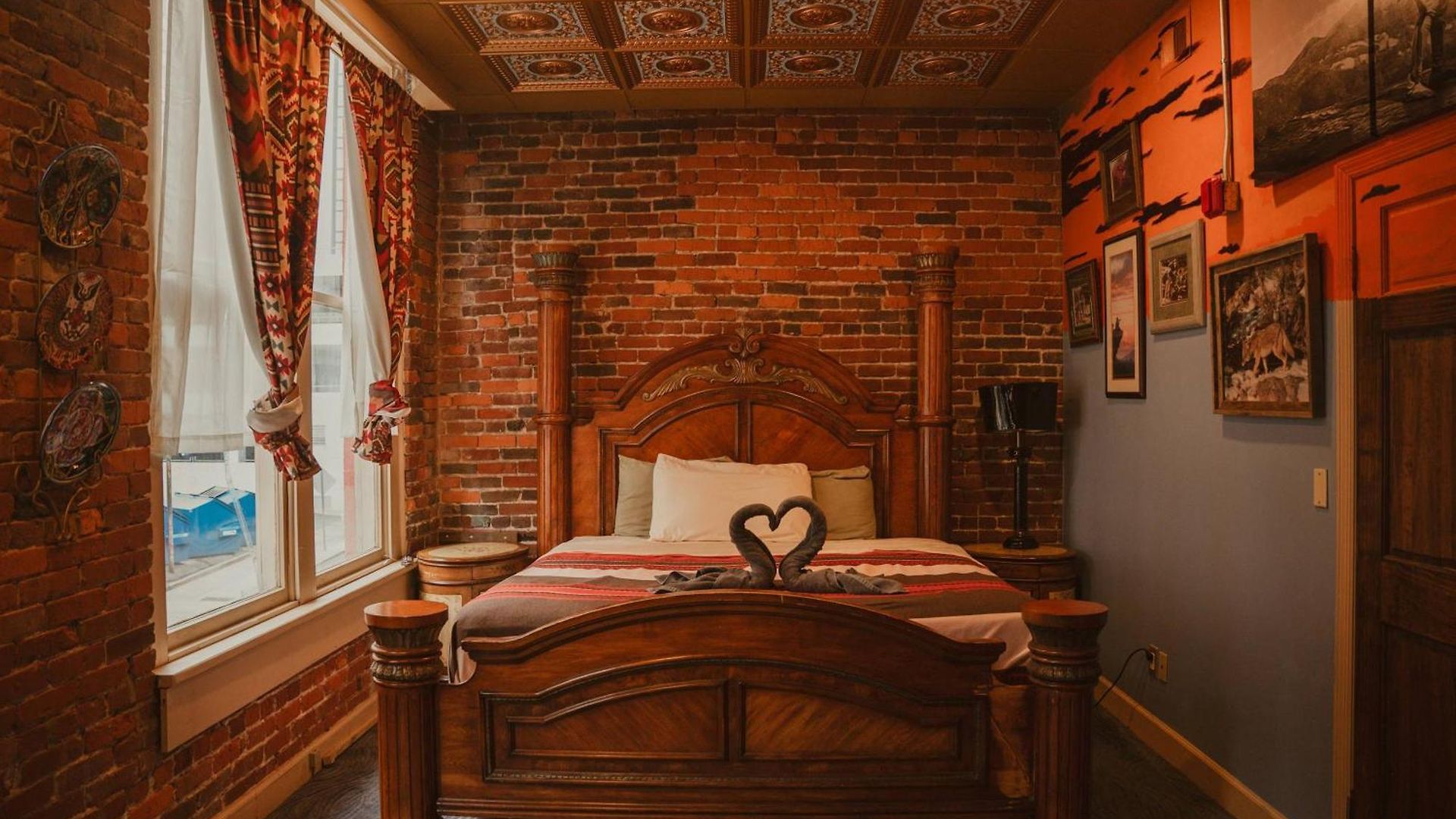 Printers Alley Downtown Mansion *