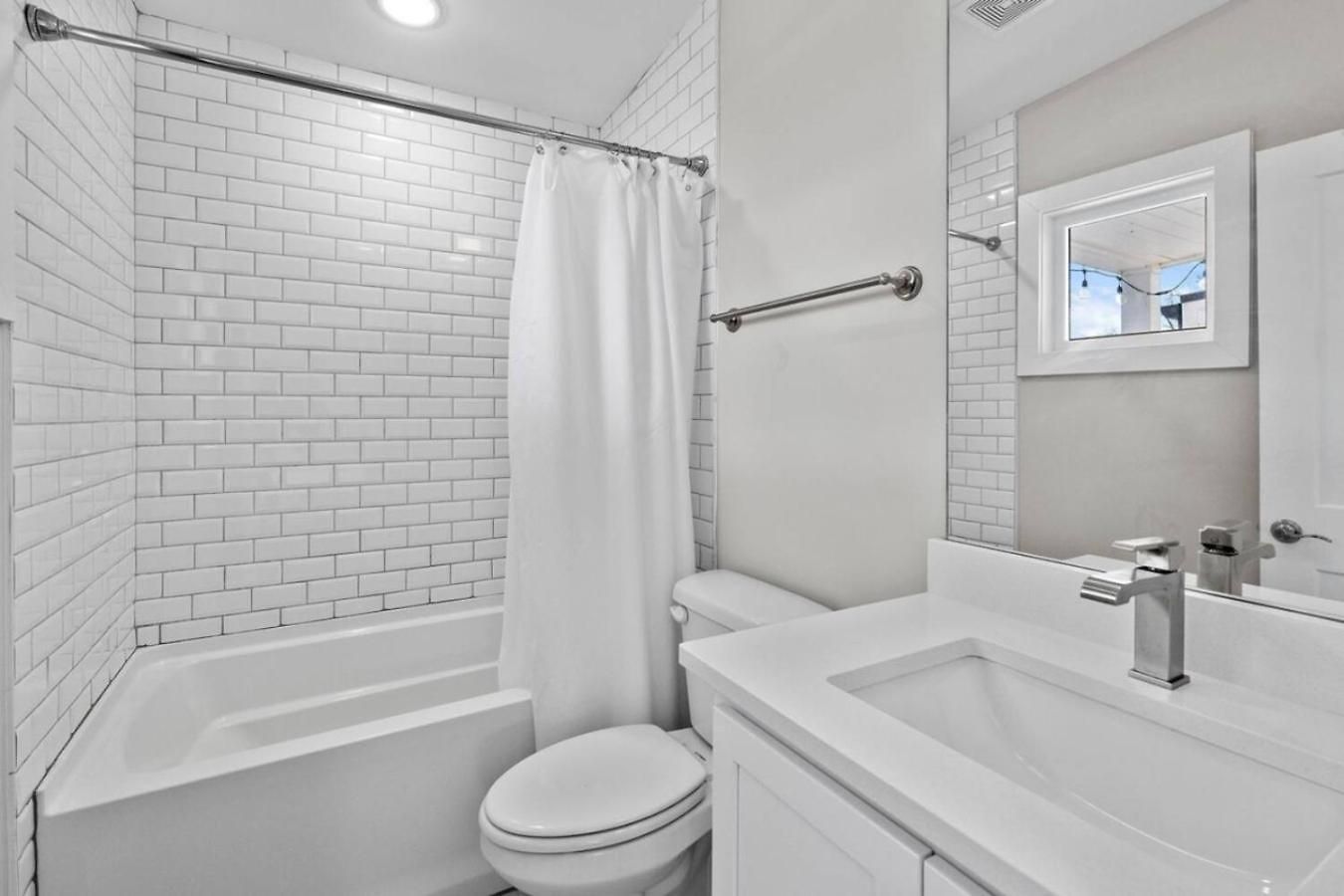 Lucky 7 - Hip East Nash Townhouse & Rooftop Deck *