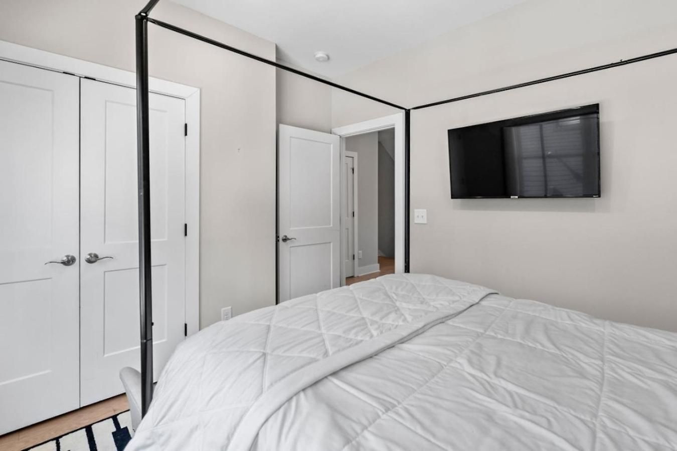 Lucky 7 - Hip East Nash Townhouse & Rooftop Deck Holiday home *