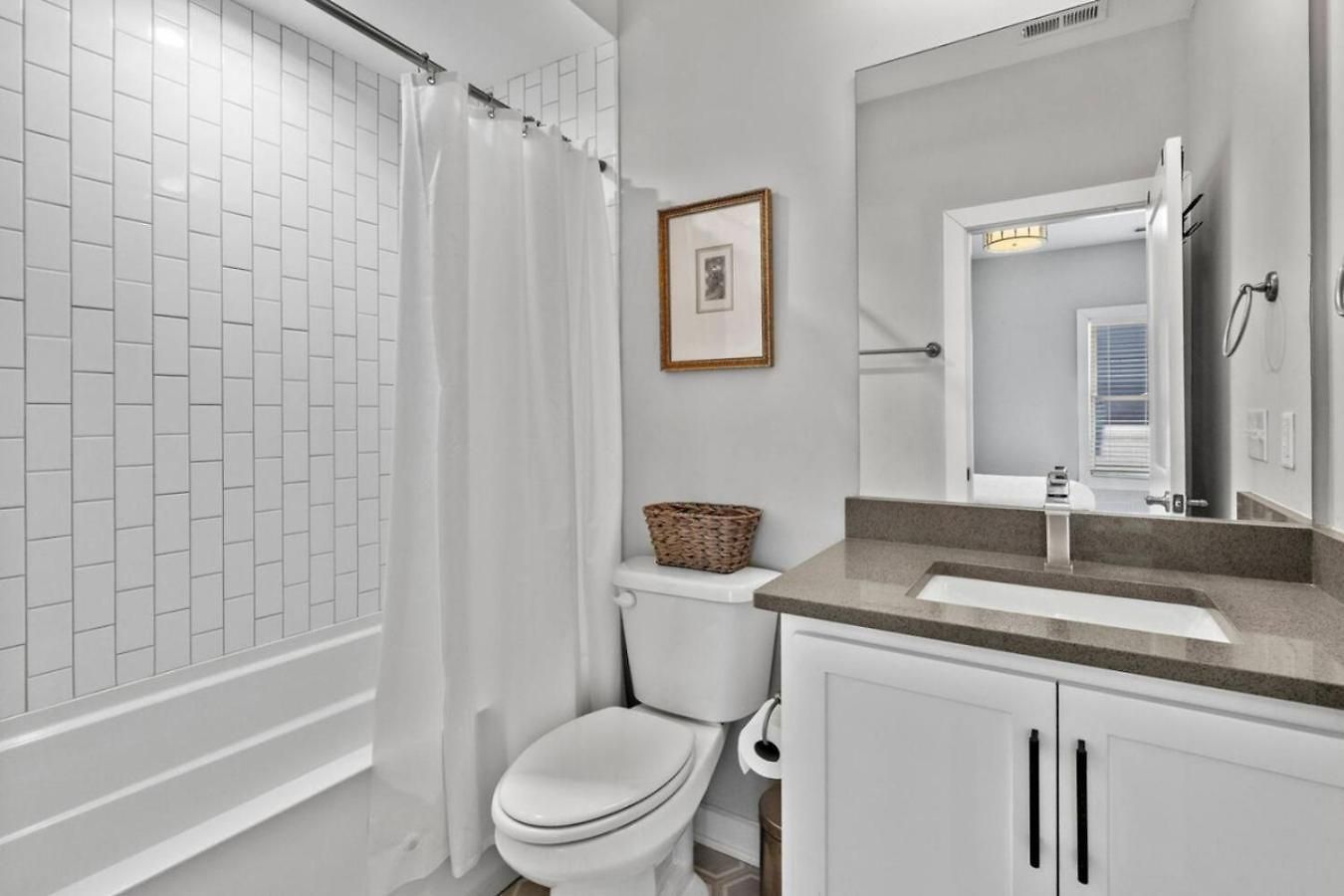 Lucky 7 - Hip East Nash Townhouse & Rooftop Deck Holiday home *