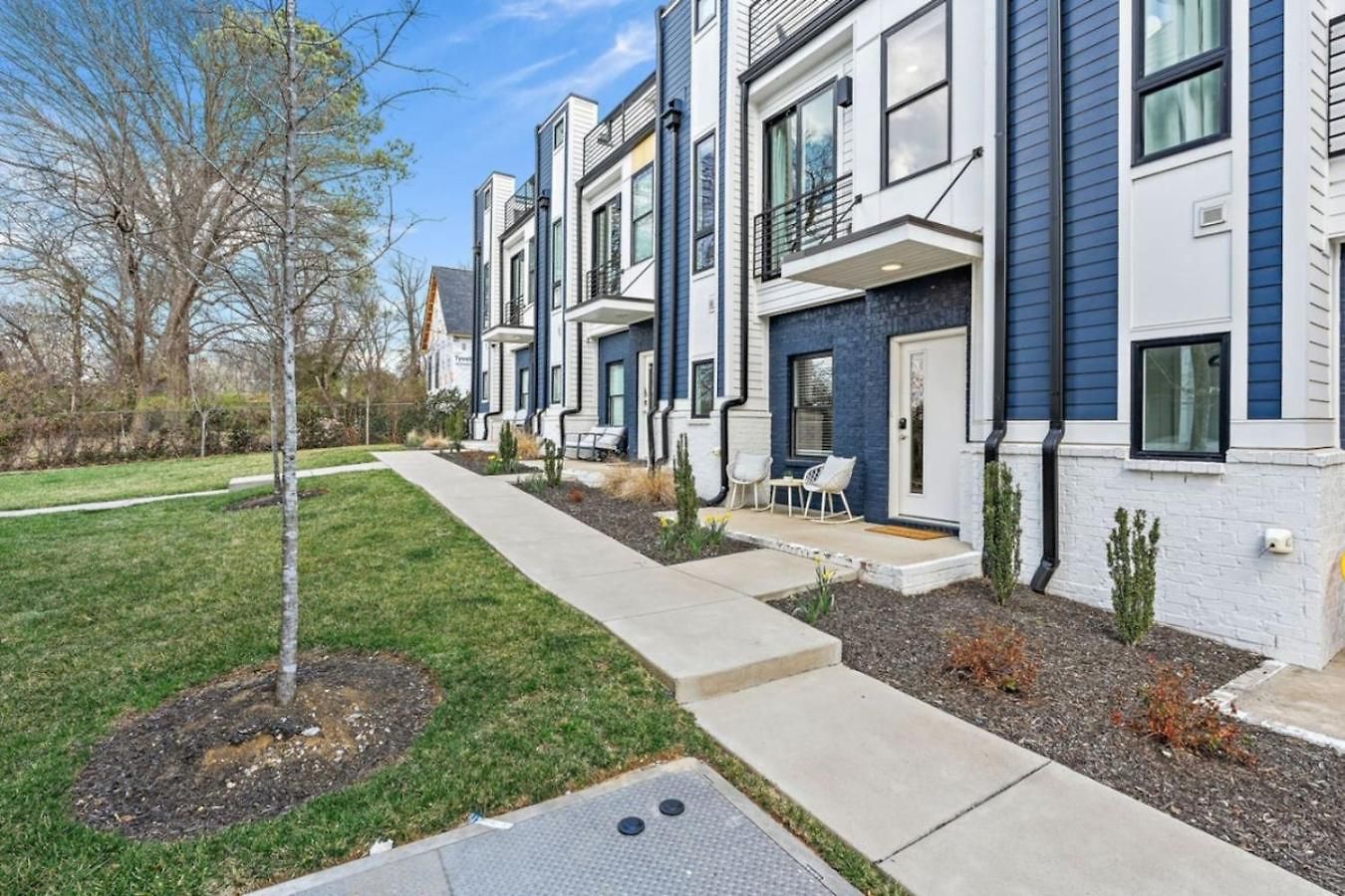 Lucky 7 - Hip East Nash Townhouse & Rooftop Deck Holiday home *