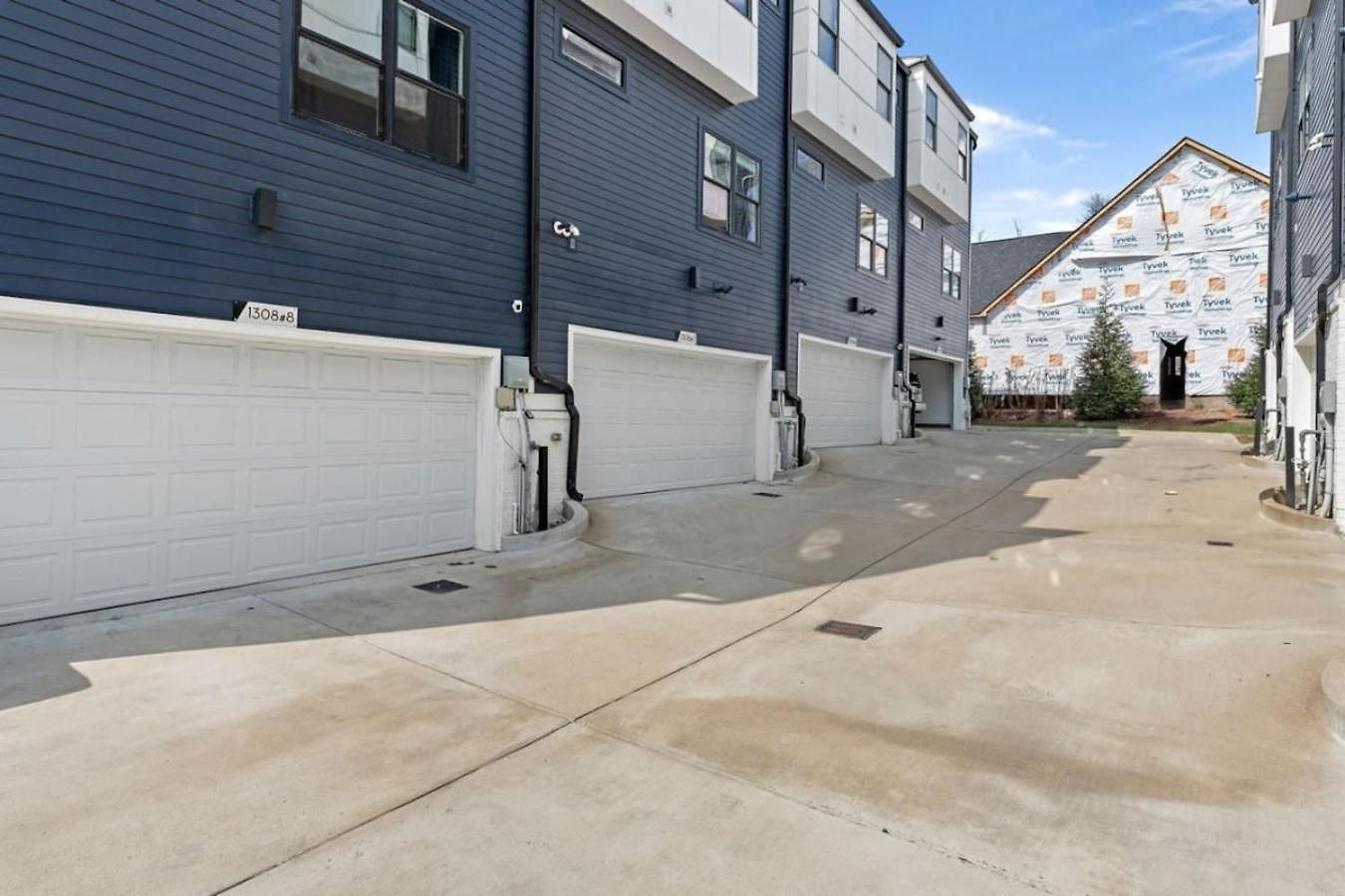 Lucky 7 - Hip East Nash Townhouse & Rooftop Deck Holiday home *