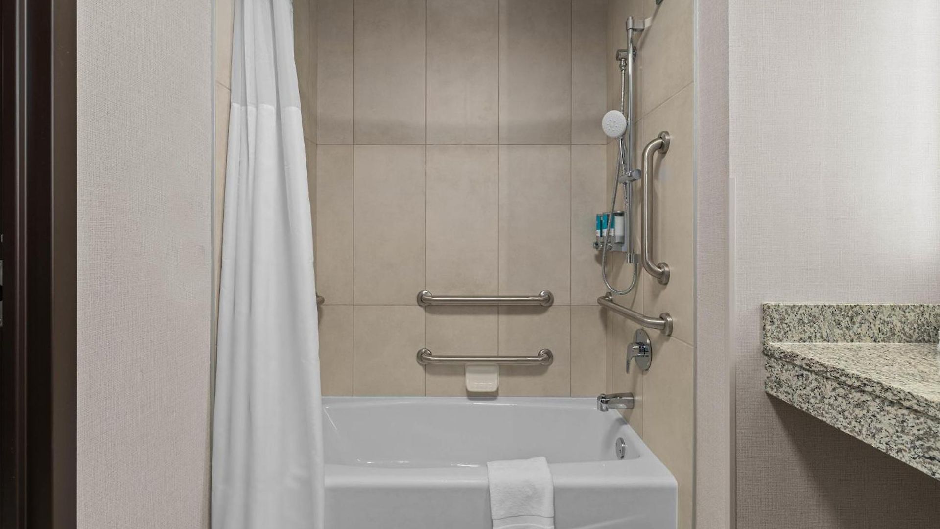 Drury Plaza Southeast Century Farms 3*