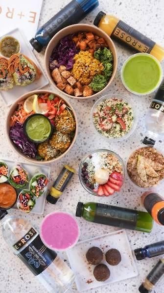Soaring Ceilings & King Beds Overlooking Courtyard, 1 Of 7 Themed Lofts At Cowrite, Find Coffee And Tacos Downstairs, Complimentary Spin Class, Walk To Shopping In 12 South, 10 Minutes To Broadway, Parking, 24 Hr Hospitality *