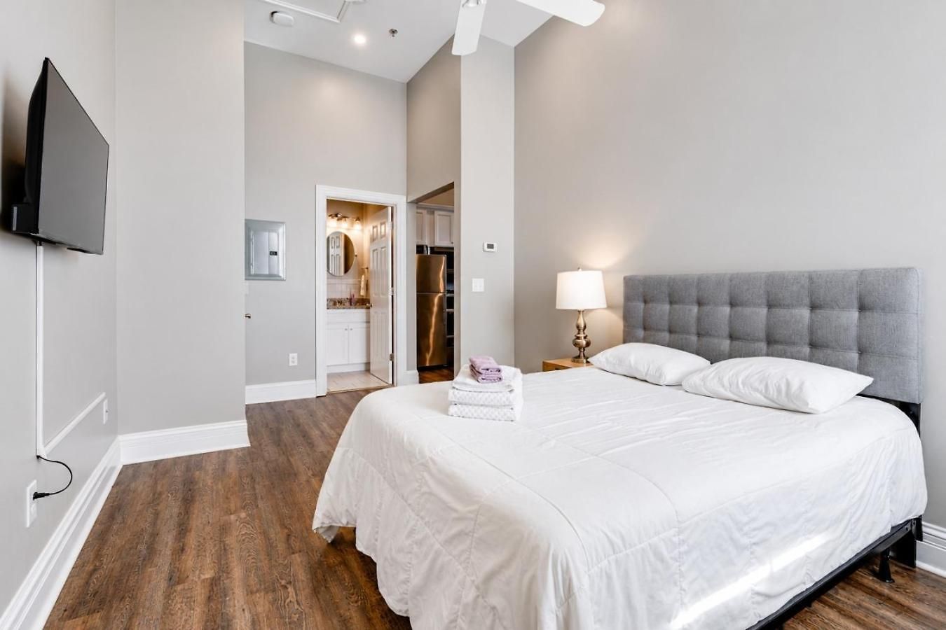 Historic Church Loft East Nash Free Parking *