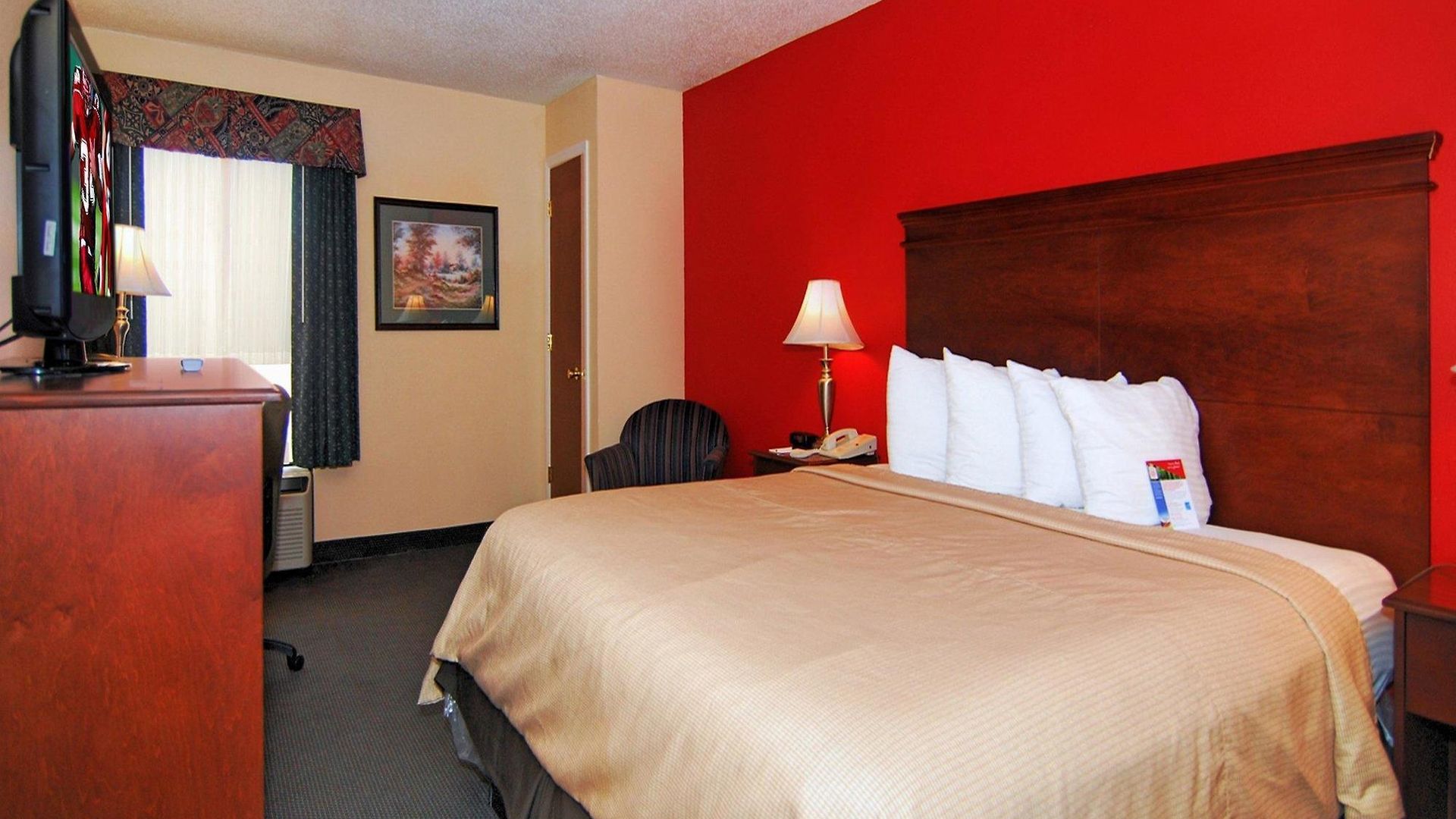 Red Roof - Music Motel