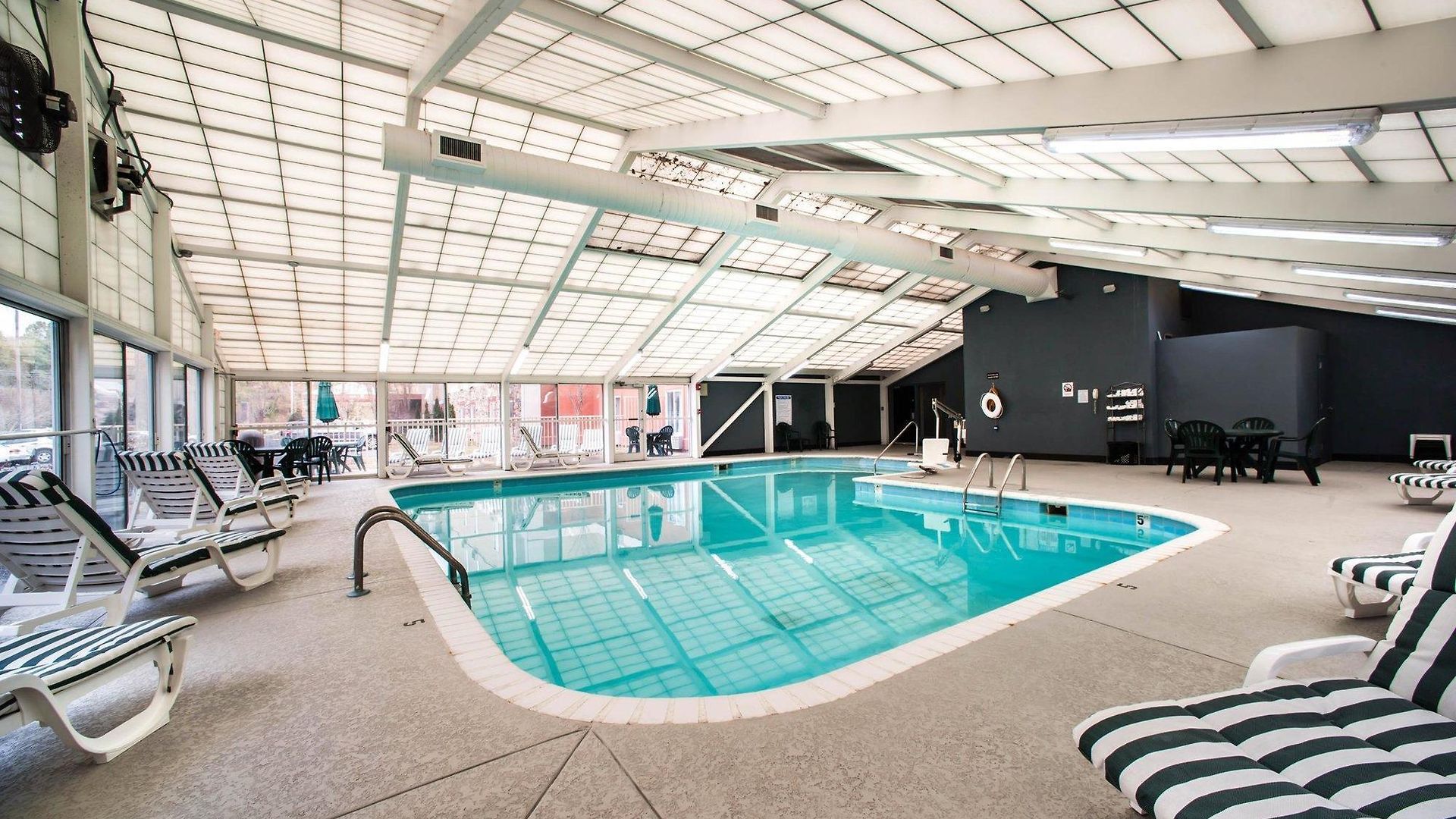 Comfort Airport - Bna Hotel 4*