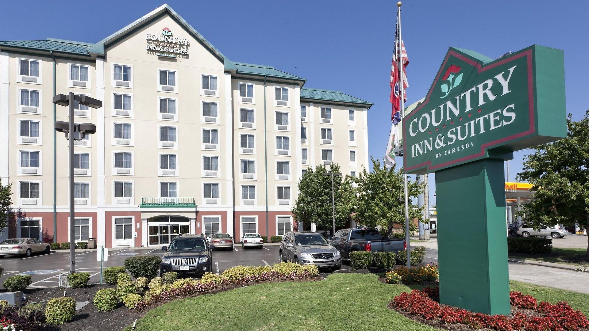 Hotel Country & By Radisson Airport Tn