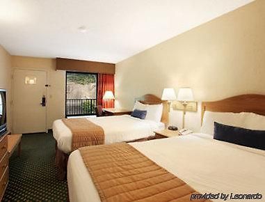 Baymont By Wyndham Airport 2*
