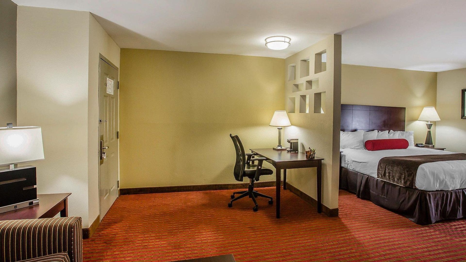 Hotel Quality Airport 4*
