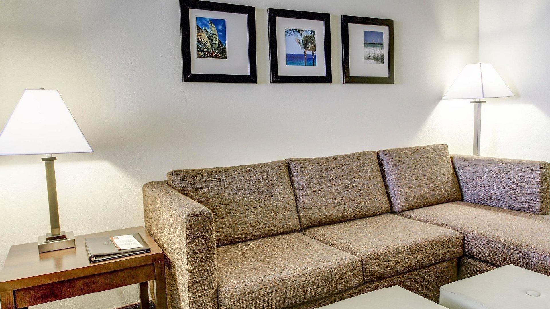 Comfort Airport - Bna Hotel