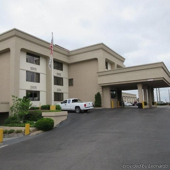 Comfort & Downtown - Stadium Hotel 4*