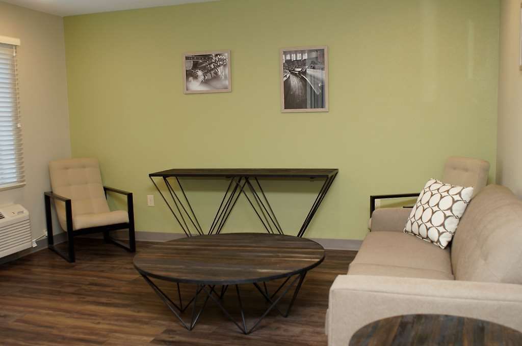 Hotel Woodspring Airport 4*