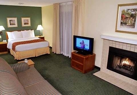 By Marriott Airport Hotel