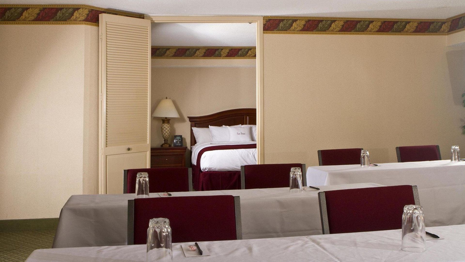 Doubletree By Hilton Airport