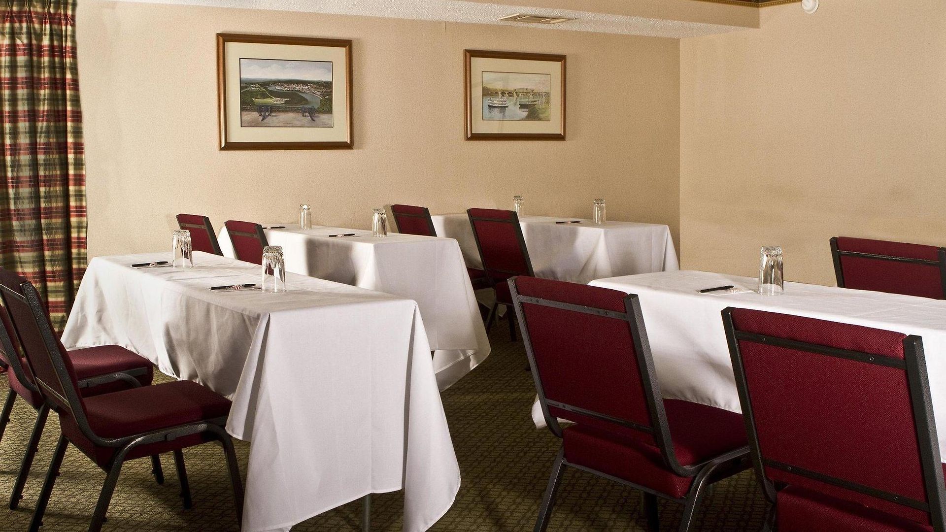 Doubletree By Hilton Airport Hotel 3*