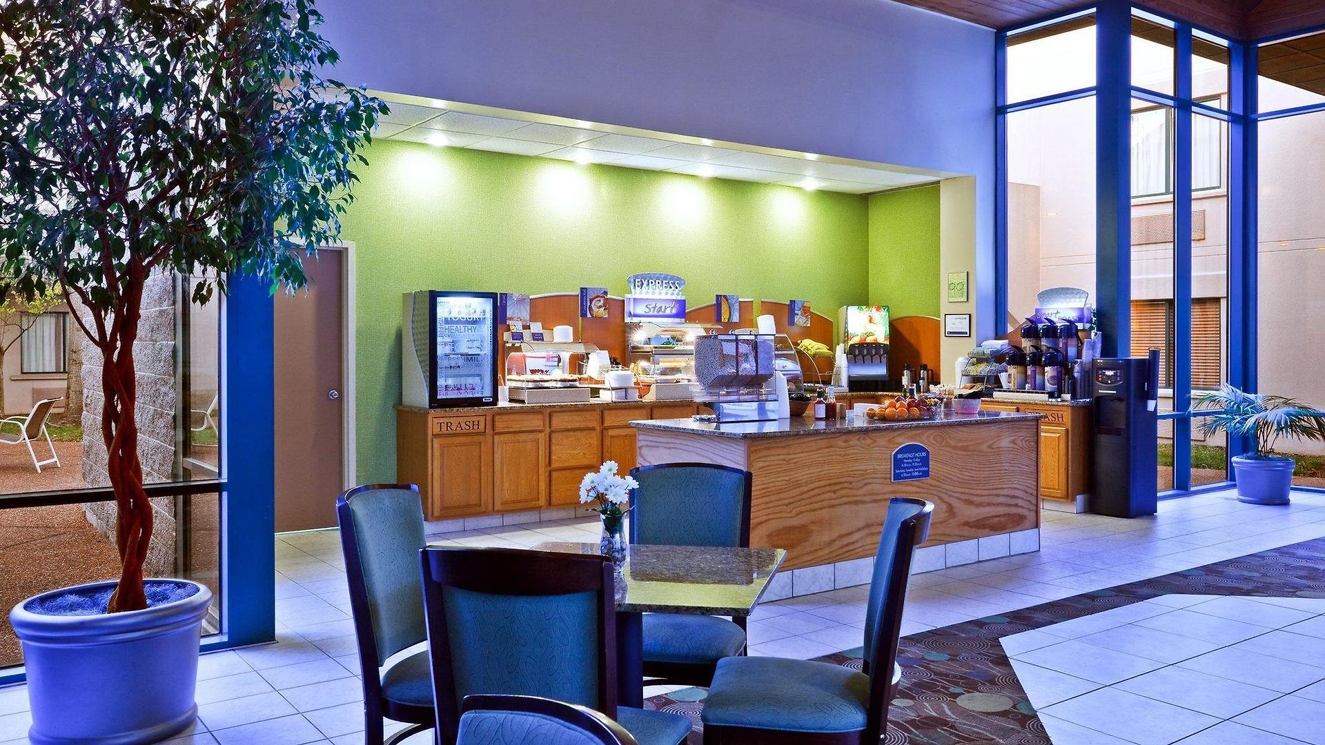 Hotel Express Airport By Ihg Nashville