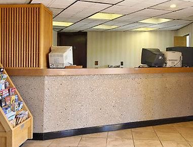 Super 8 By Wyndham Downtown 2*