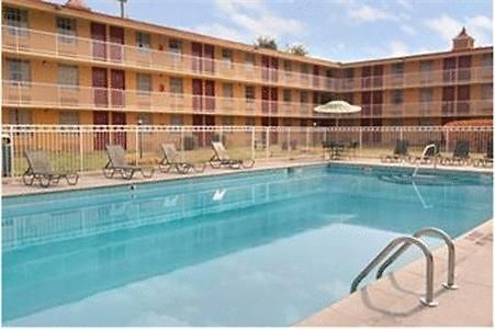 Hotel Super 8 Downtown Airport