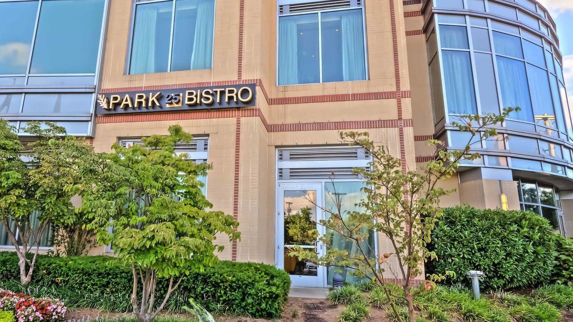 Hotel Marriott At Vanderbilt 4*