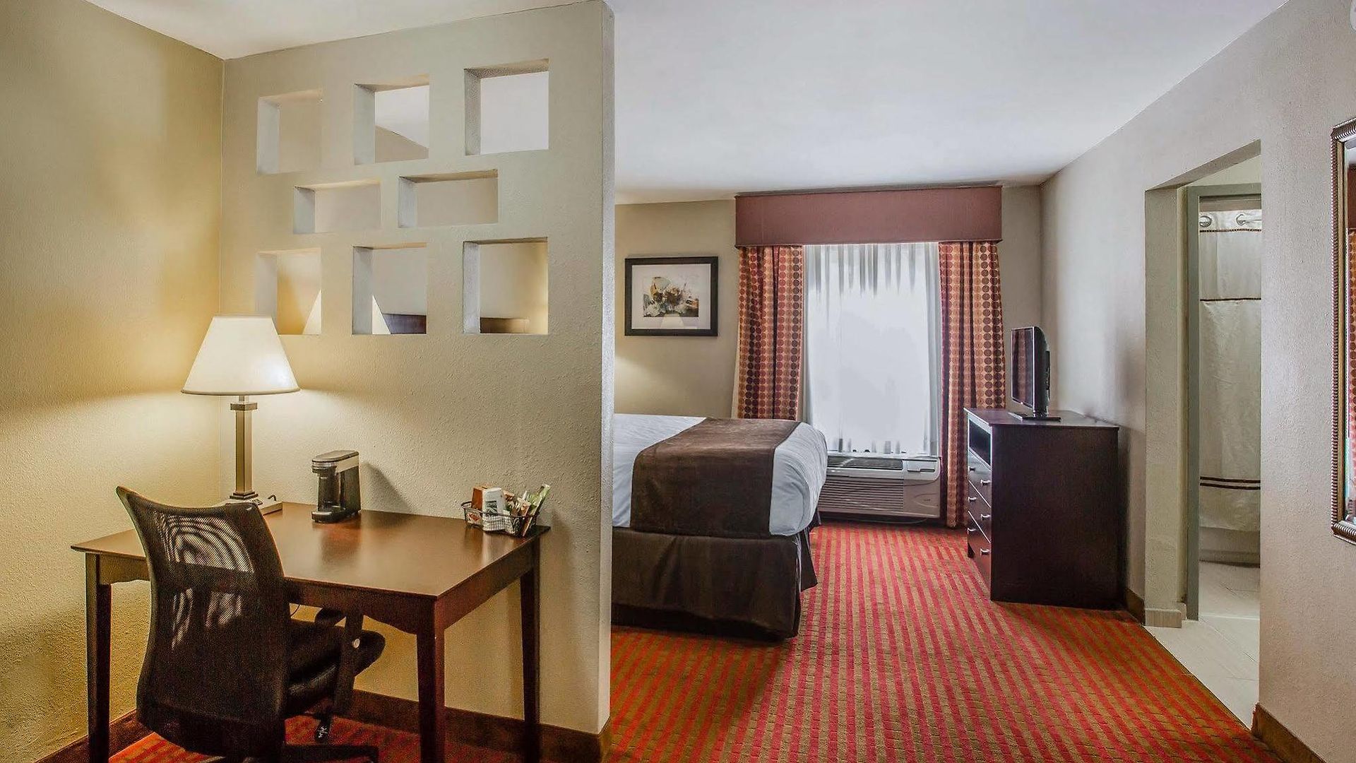 Quality Airport Hotel 4*