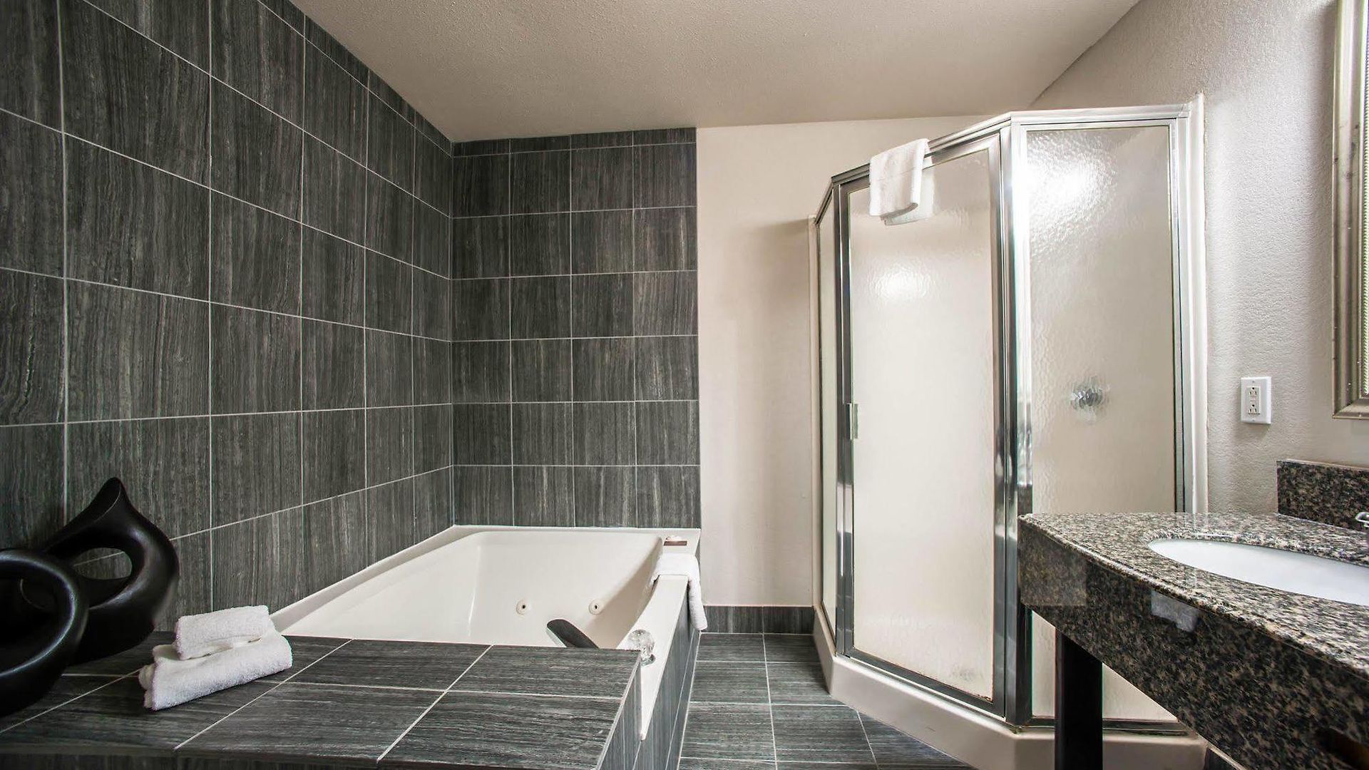 Comfort Airport - Bna Hotel