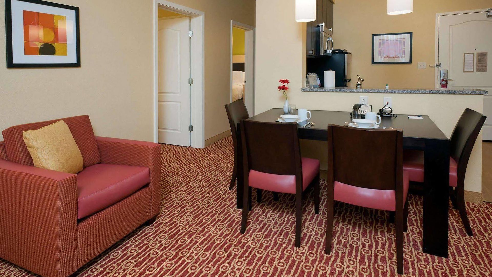 Towneplace By Marriott Airport Hotel