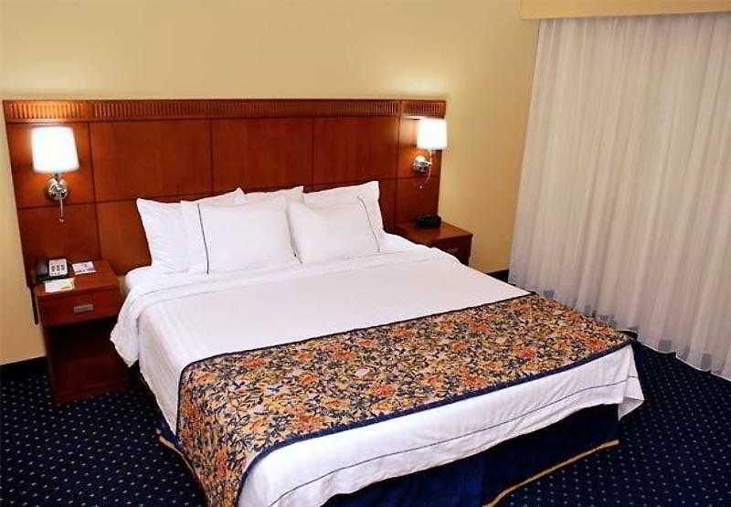 Courtyard By Marriott Airport Hotel 3*