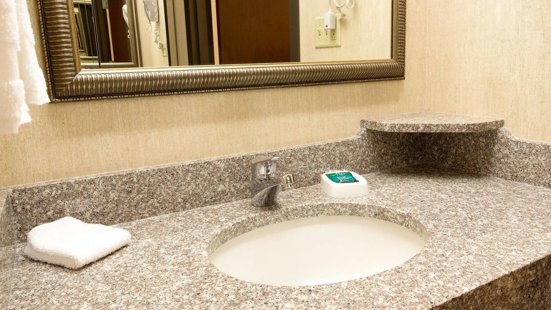 Hotel Drury & Airport Nashville