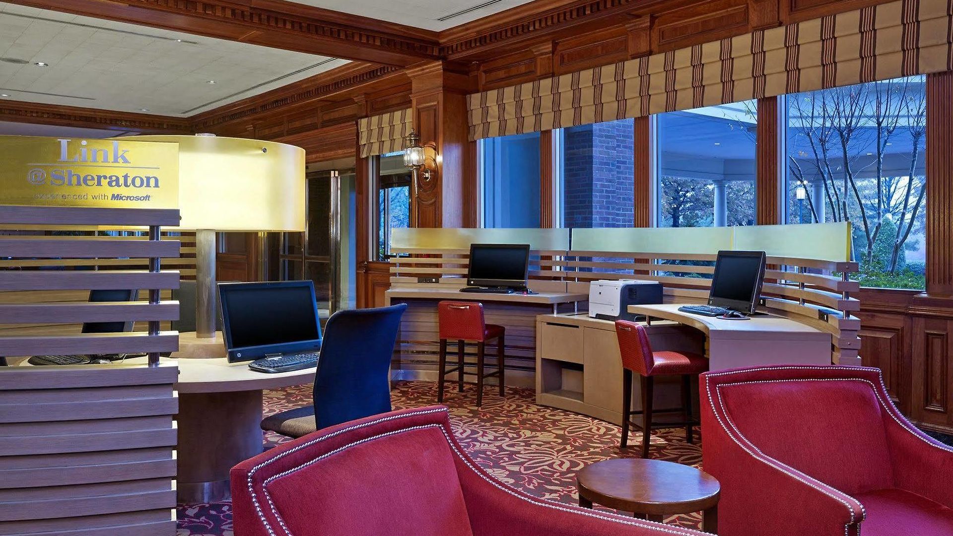 Hotel Sheraton Music Airport 4*