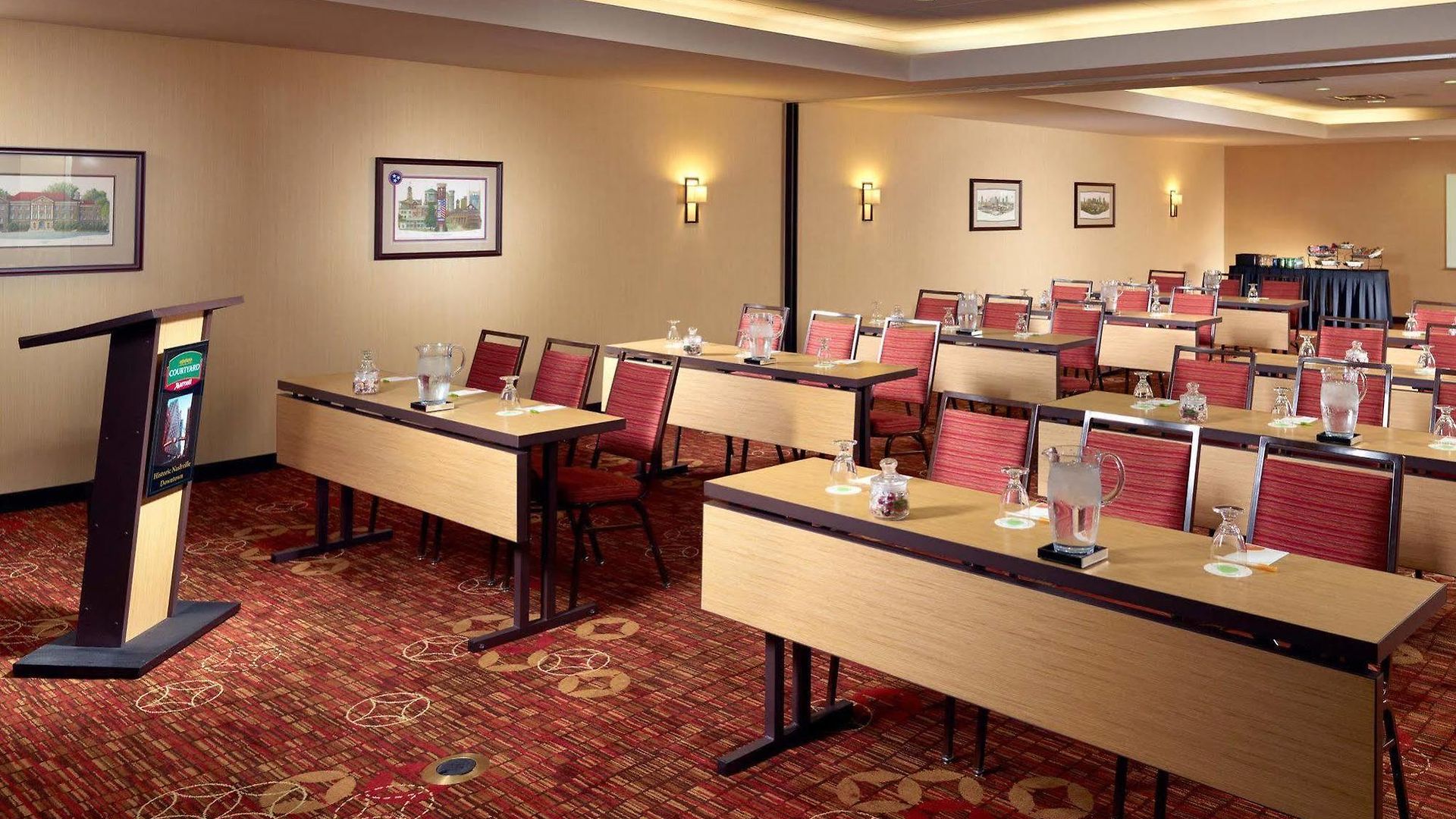 Courtyard By Marriott Downtown Hotel