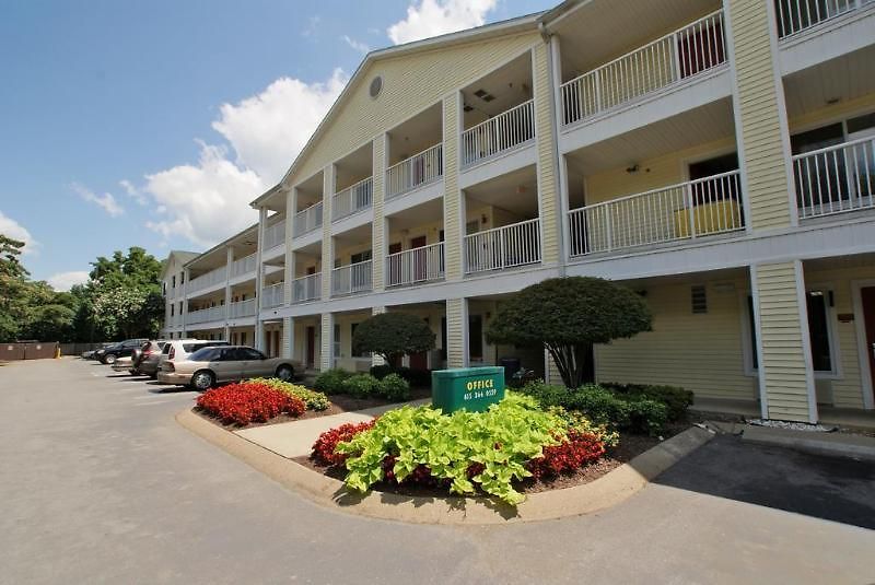 Hotel Hometowne By Red Roof - Airport/briley Pkwy Nashville
