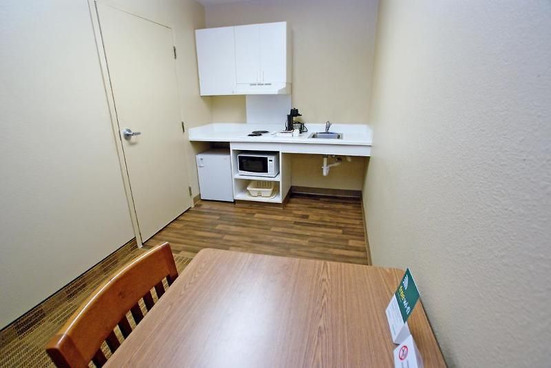 Hotel Hometowne By Red Roof - Airport/briley Pkwy Nashville