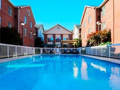 Homewood Airport 3*
