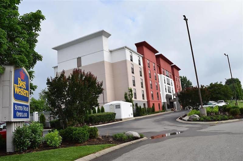 Western Near Opryland