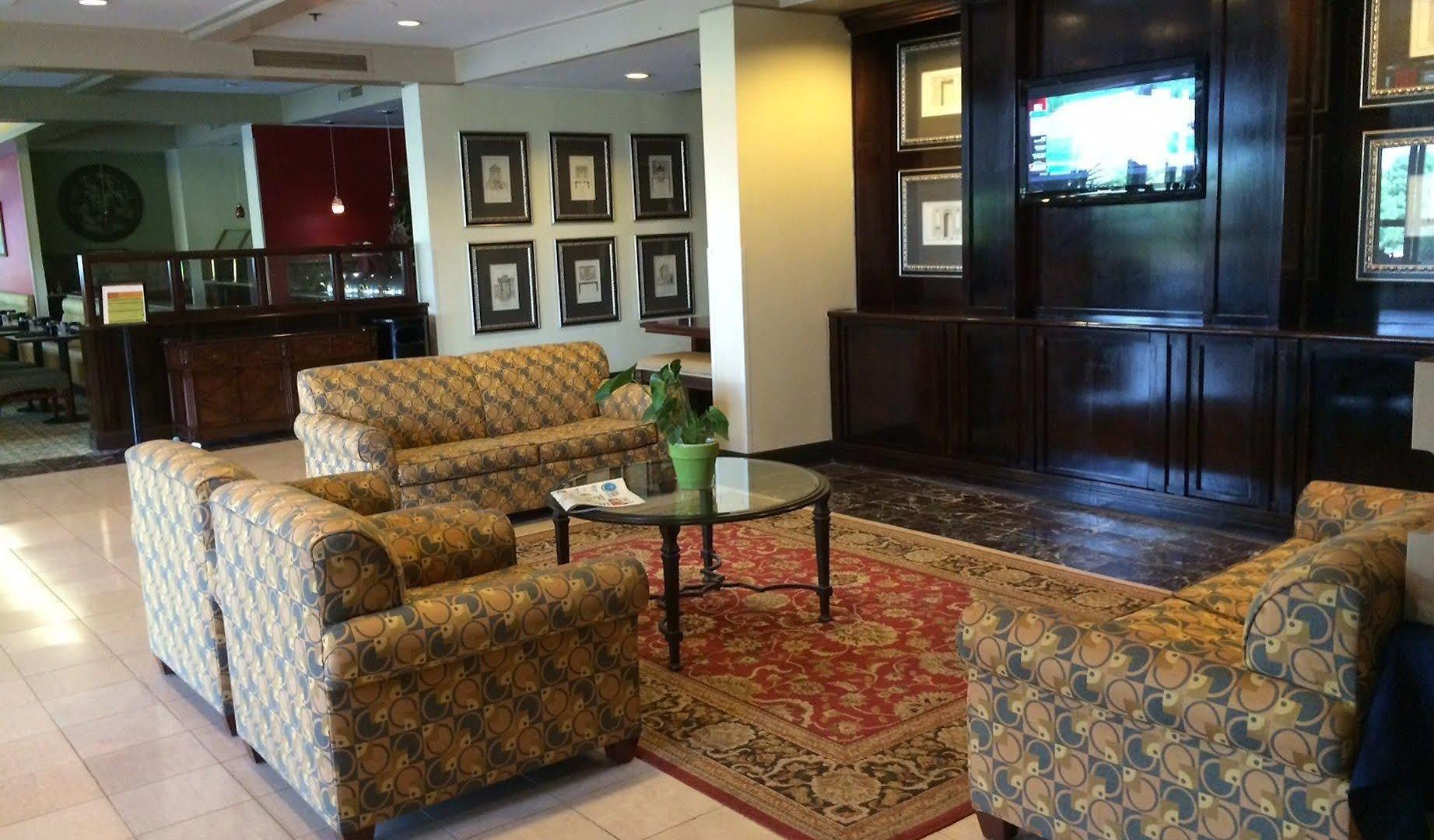Radisson Airport 4*
