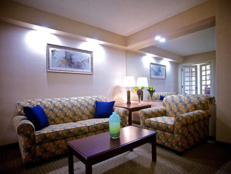 Radisson Airport