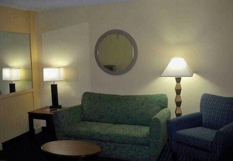 Springhill Metrocenter Hotel 3*