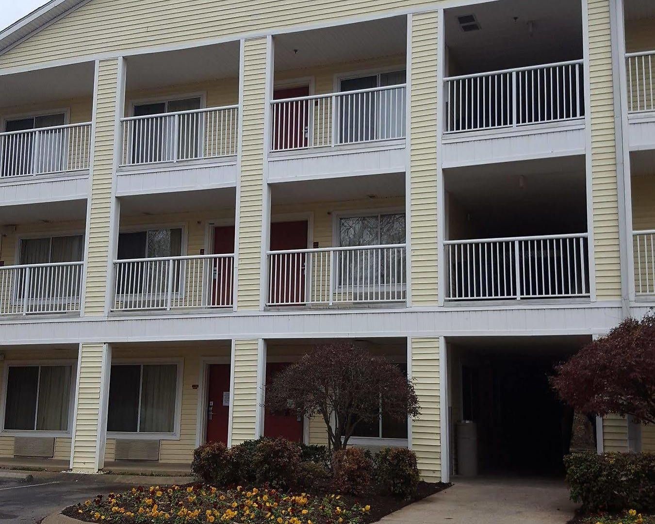 Hotel Hometowne By Red Roof - Airport/briley Pkwy