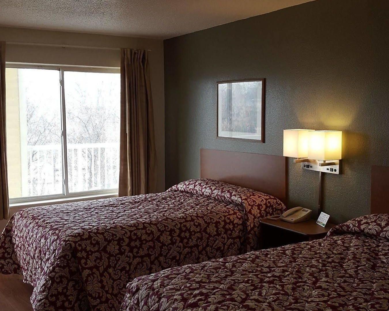 Hometowne By Red Roof - Airport/briley Pkwy Hotel