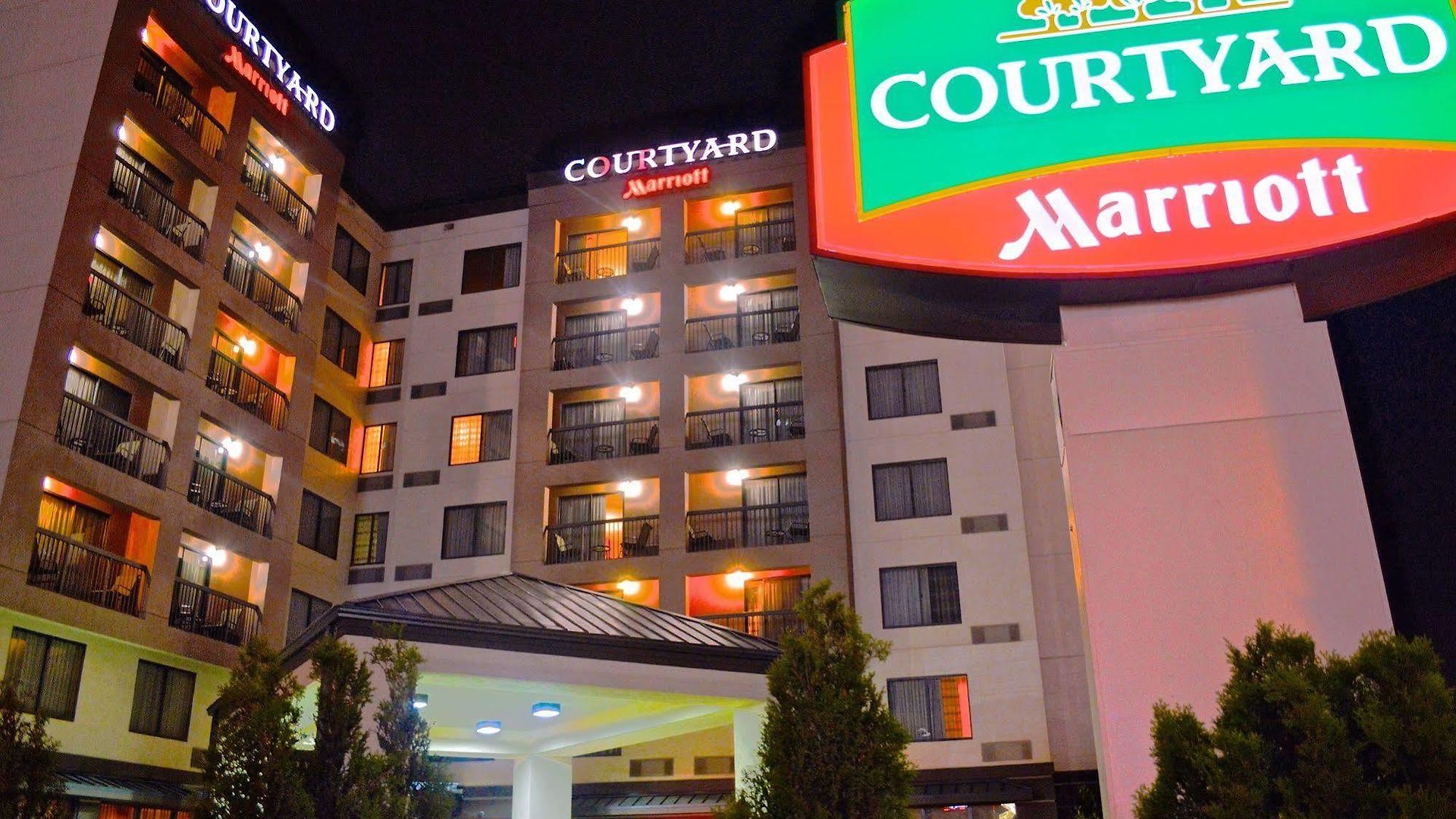 Courtyard By Marriott Vanderbilt West End Hotel 3*