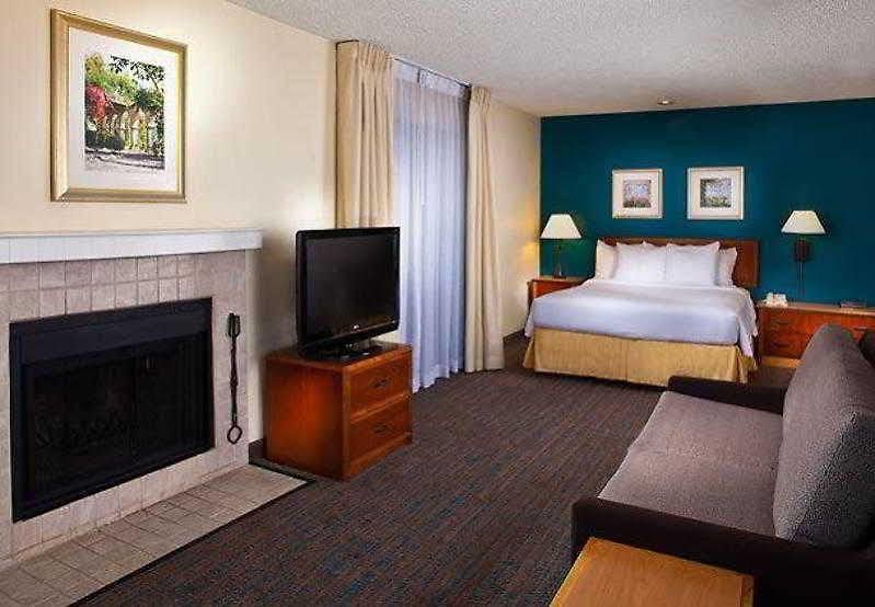 Hotel By Marriott Airport