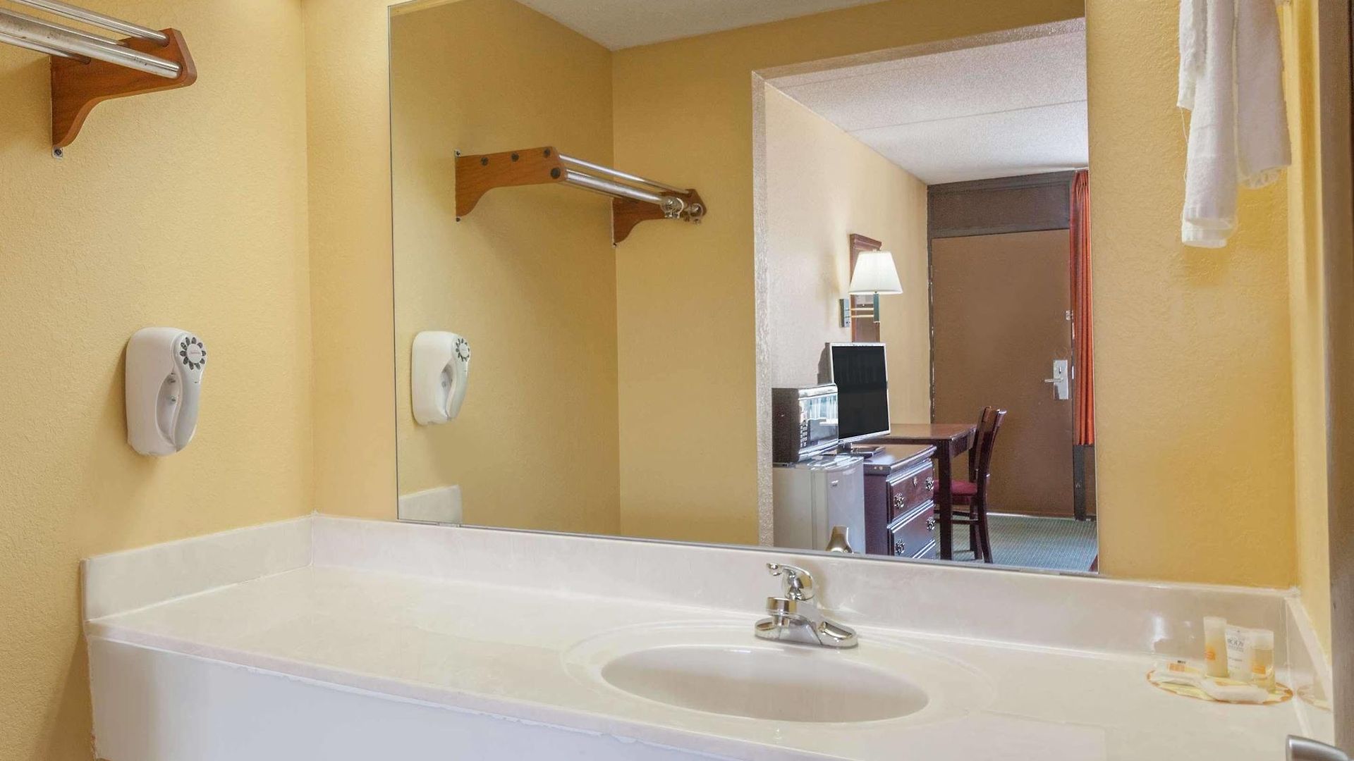 Days Bna St Thomas W Hosp Hotel