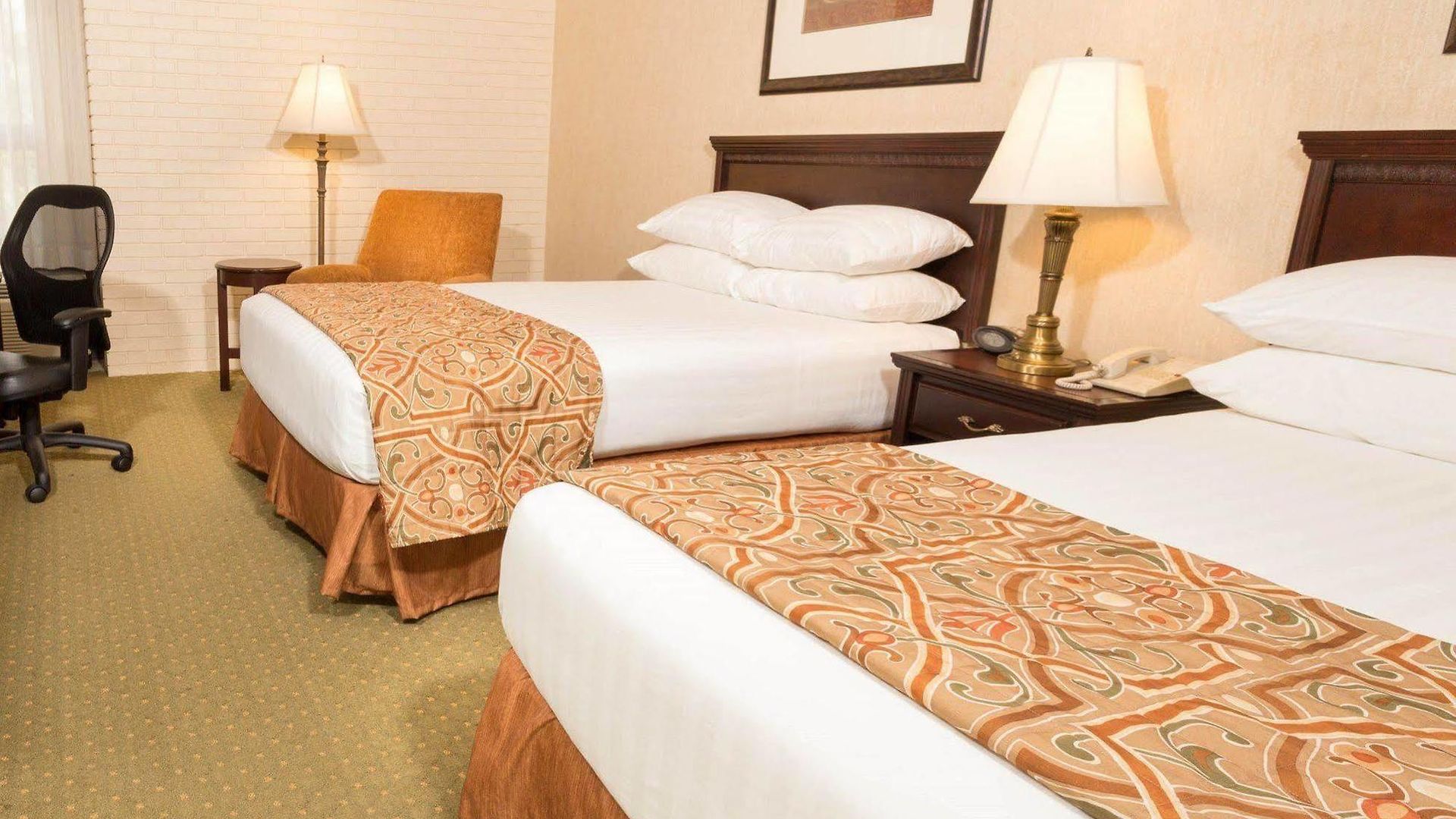 Hotel Drury & Airport