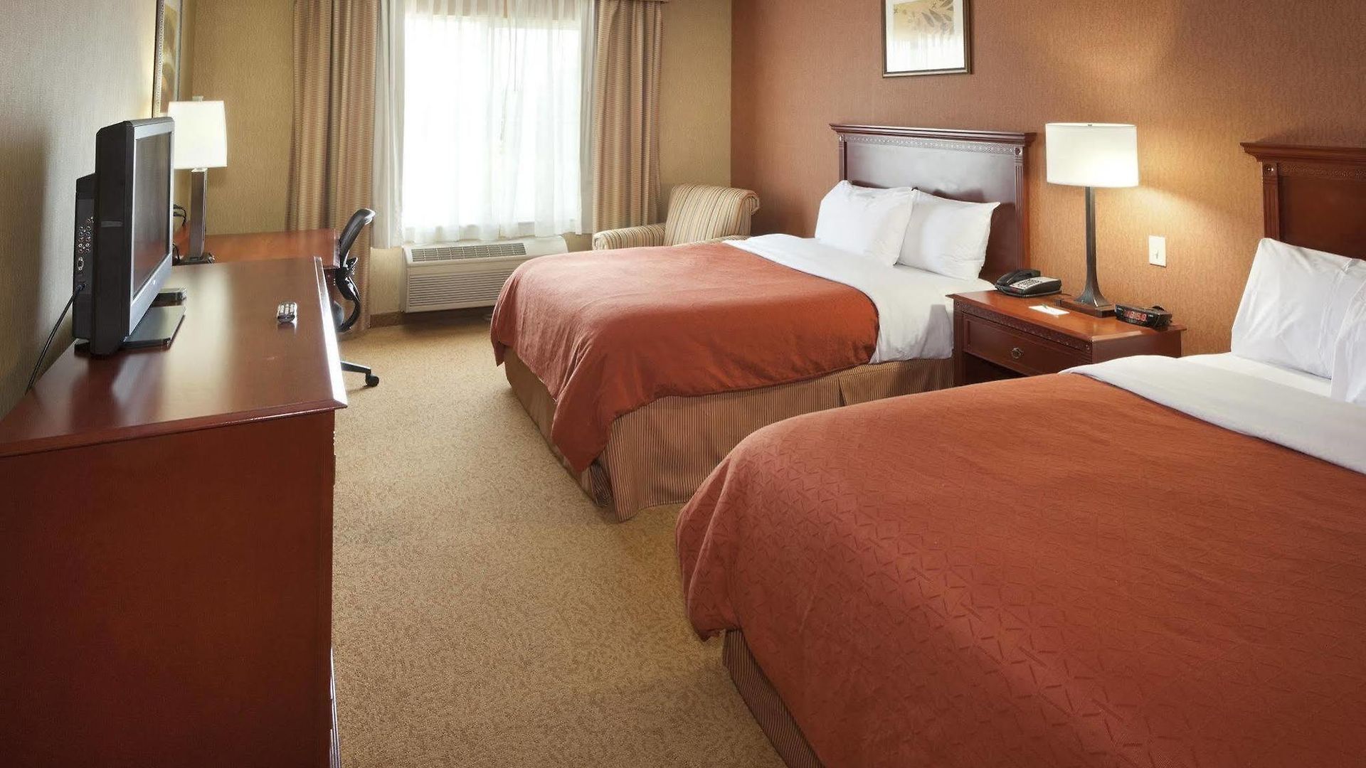 Hotel Country & By Radisson Airport Tn 4*