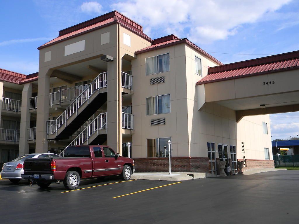 Days By Wyndham Airport East