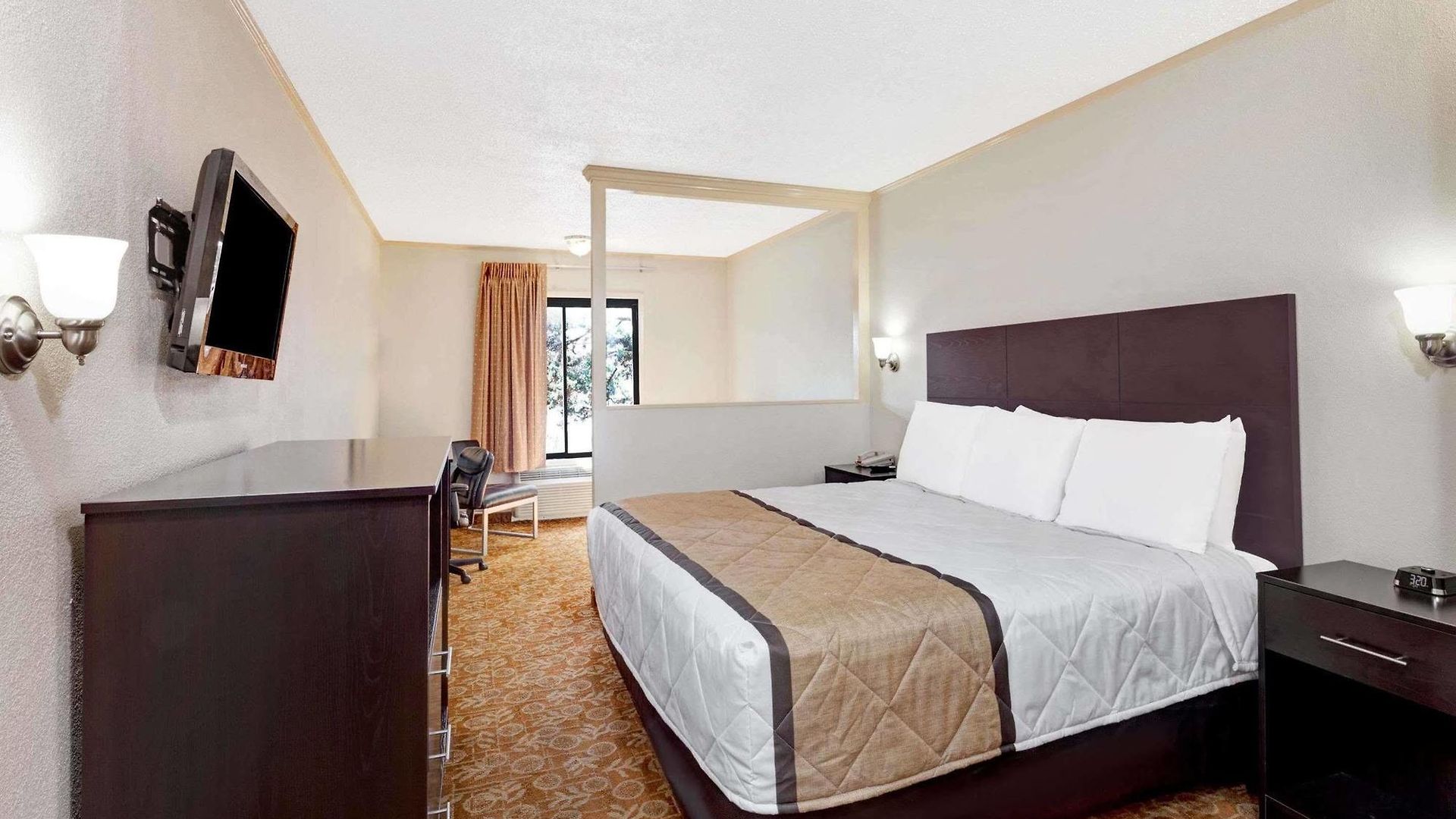 Knights - Downtown Hotel 2*