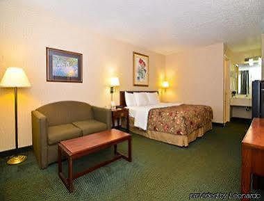 Super 8 By Wyndham Hermitage