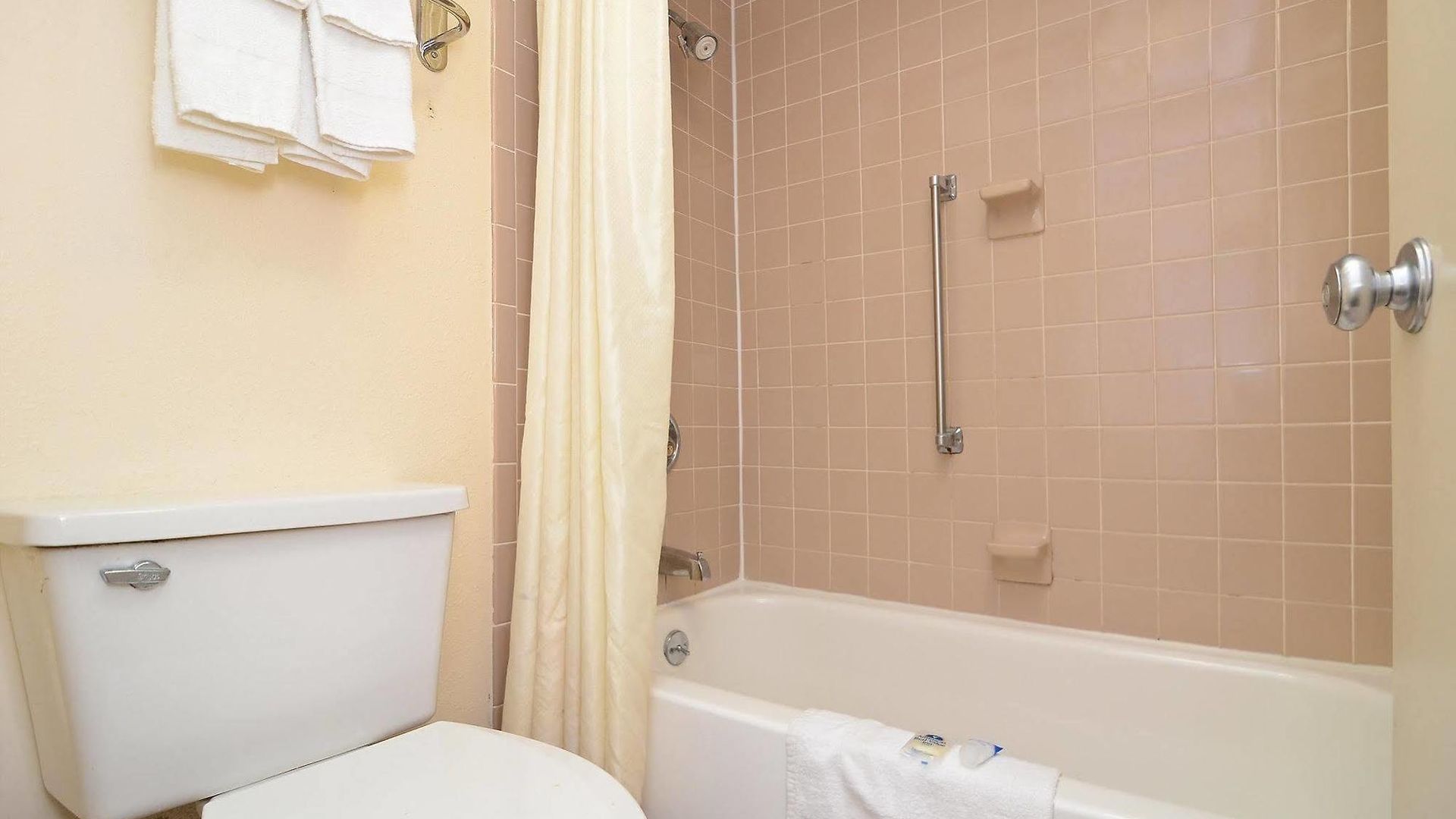 Rodeway Hotel 2*